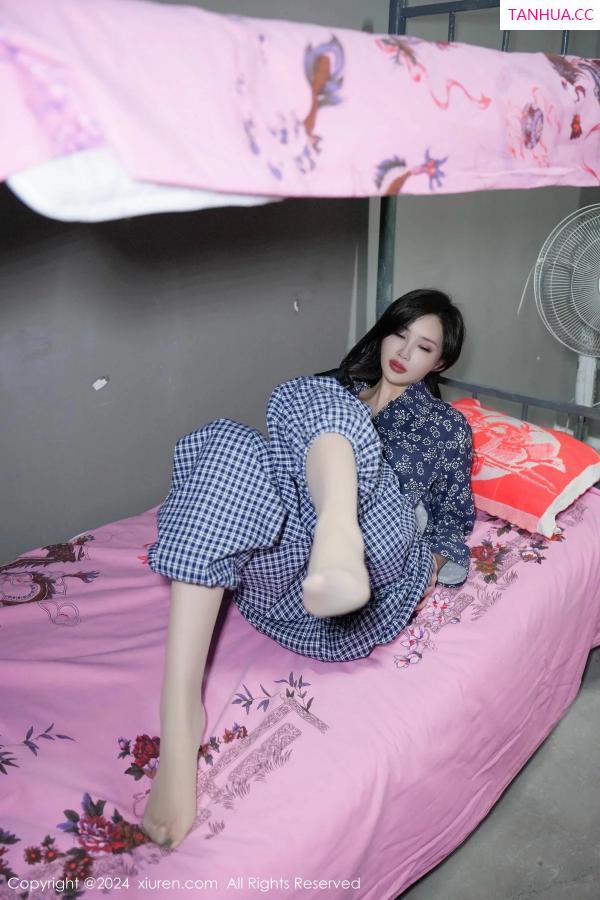 周妍希 奶瓶土肥圆 [XiuRen]高清写真图 2024.01.05 No.7915 Carol周妍希 丝袜美臀第21张图片